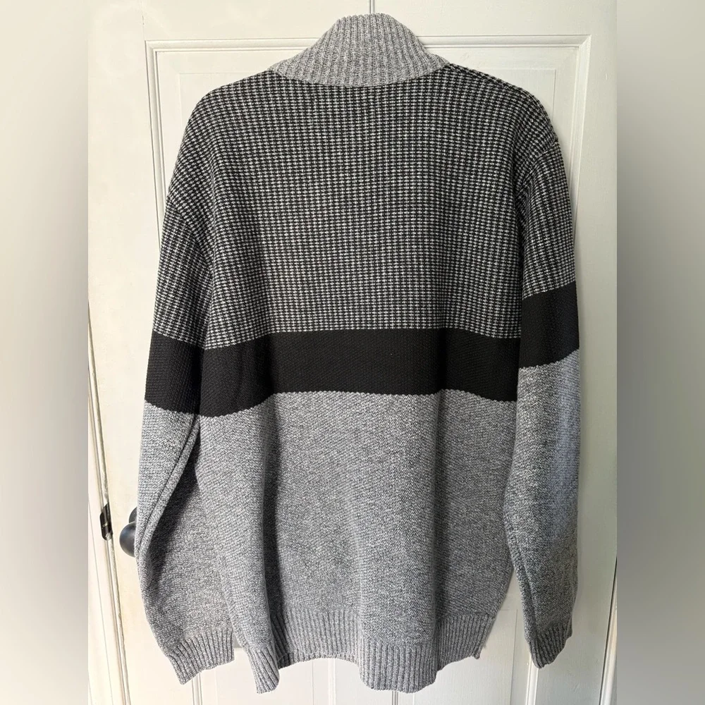 Marx & Dutch Men's Gray and Black Full Zip Sweater Jacket w/ Pockets - Large